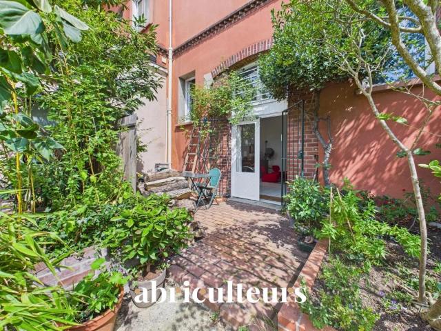 Duplex de caractère avec extérieur et beaux volumes en vente en vente à Les Lilas 93260