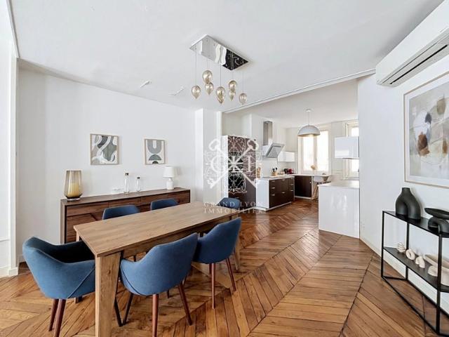 DUPLEX DE CHARME AU COEUR DE LYON