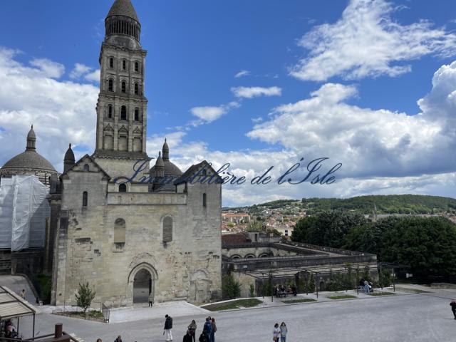 DUPLEX DE CHARME AVEC VUE SUR LA CATHÉDRALE
