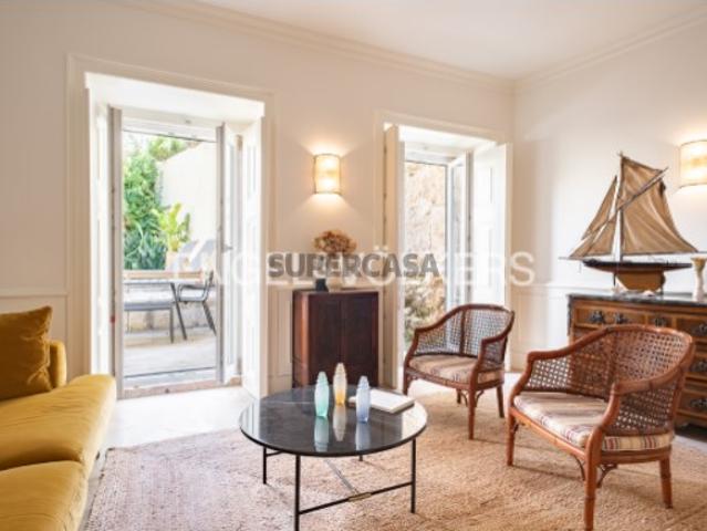 Duplex de charme com terraço na colina da Sé de Lisboa