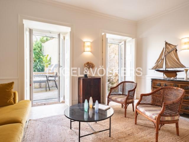 Duplex de charme com terraço na colina da Sé de Lisboa