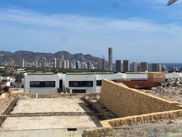 Duplex de cuatro habitaciones a estrenar en Finestrat