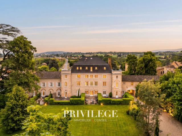Duplex de standing au dernier étage d'une bâtisse du XVIIe s