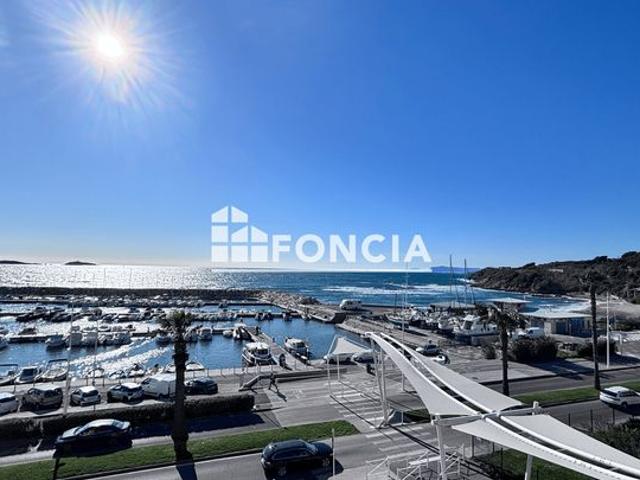 DUPLEX DERNIER ETAGE VUE EXCEPTIONNELLE MER et PORT DE LA COUDOULIERE