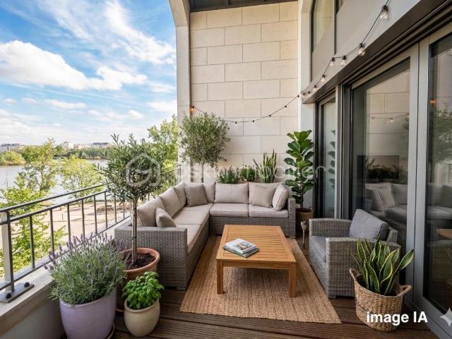 DUPLEX DERNIER ÉTAGE VUE sur LA LOIRE
