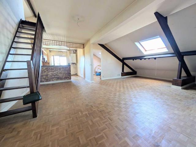 Duplex dernier étage avec box à La Varenne