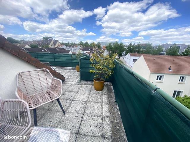 Duplex dernier étage avec grande terrasse sans vis à vis, proximité commerces et transports