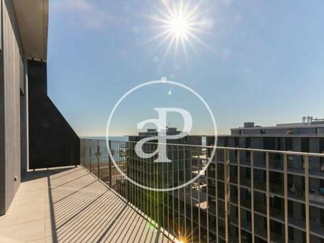 Dúplex en alquiler de tres habitaciones con dos terrazas Badalona