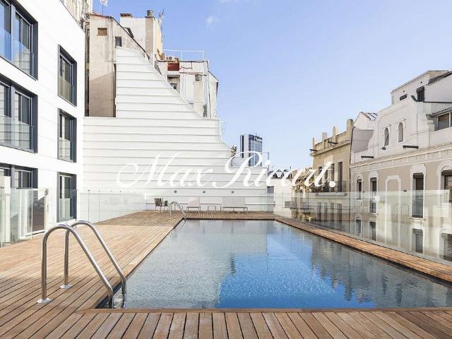 Dúplex en alquiler en calle Augusta, Barcelona, de 100 m² 2 habitaciones por 4.300