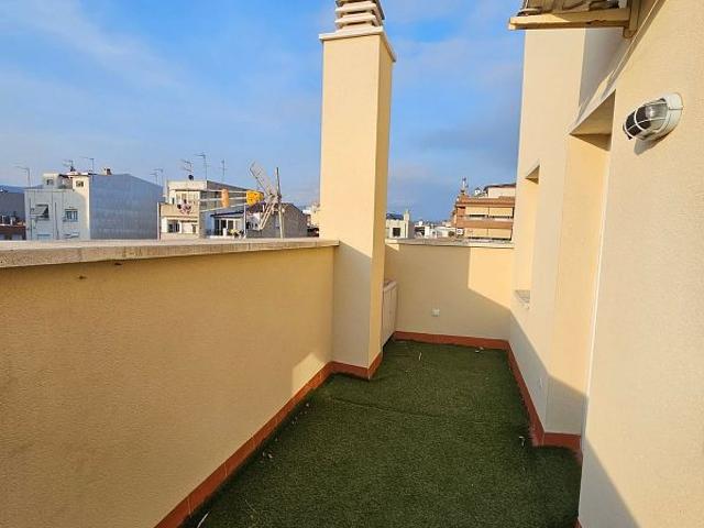 Dúplex en alquiler en calle Del General Weyler, Badalona, de 50 m² 2 habitaciones por 1.350