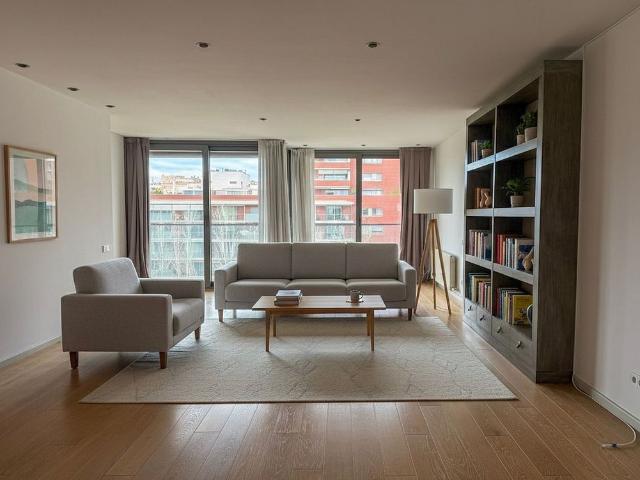 Dúplex en alquiler en calle De Can Ràbia, Barcelona, de 250 m² 4 habitaciones por 7.950