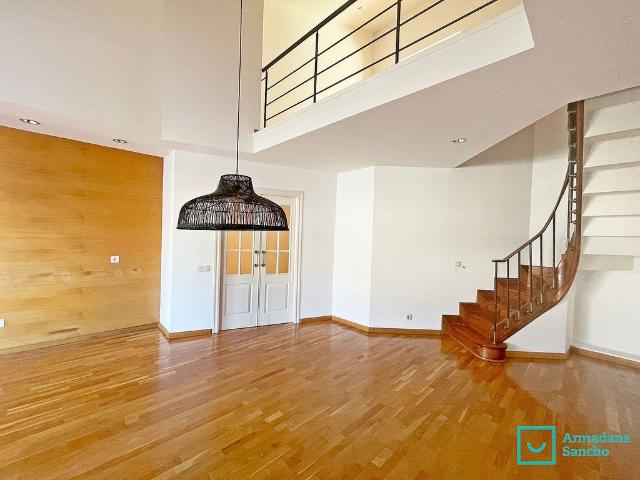 Dúplex en alquiler en calle De Balmes, Barcelona, de 159 m² 4 habitaciones por 2.906