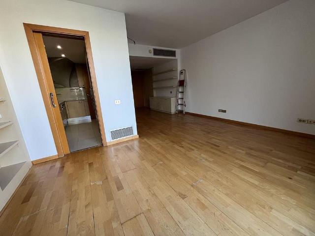 Dúplex en alquiler en calle De la Diputació, Barcelona, de 80 m² 2 habitaciones por 2.070