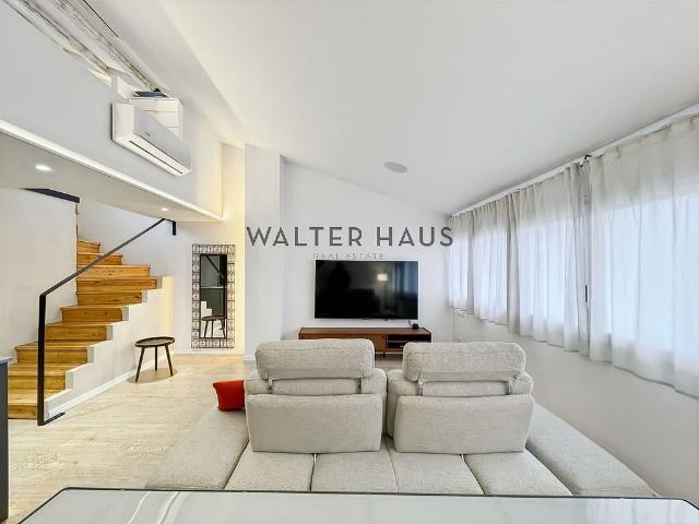 Dúplex en alquiler en calle De Natzaret, Barcelona, de 50 m² 1 habitación por 1.800 €