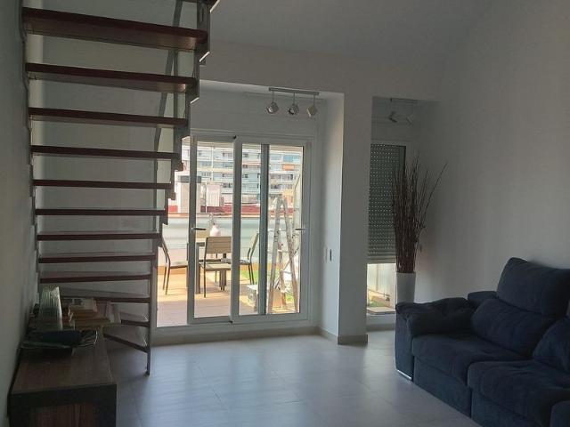 Dúplex en alquiler en calle De Nicaragua, Barcelona, de 120 m² 3 habitaciones por 2.200