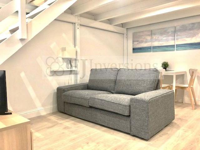 Dúplex en alquiler en calle De Sant Baltasar, Barcelona, de 35 m² 1 habitación por 990
