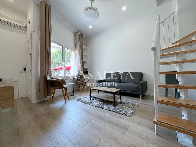 Dúplex en alquiler en calle De Sant Carles, Barcelona, de 60 m² 2 habitaciones por 1.500