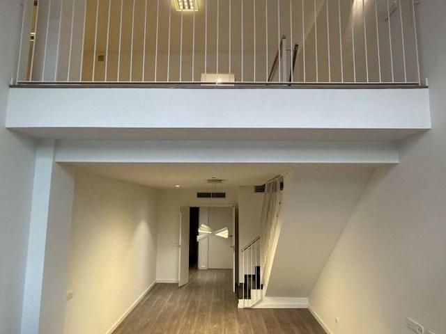 Dúplex en alquiler en calle Del Berguedà, Barcelona, de 119 m² 3 habitaciones por 2.475