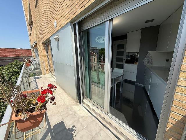 Dúplex en alquiler en calle Del Doctor Trueta, Barcelona, de 105 m² 3 habitaciones por 2.800