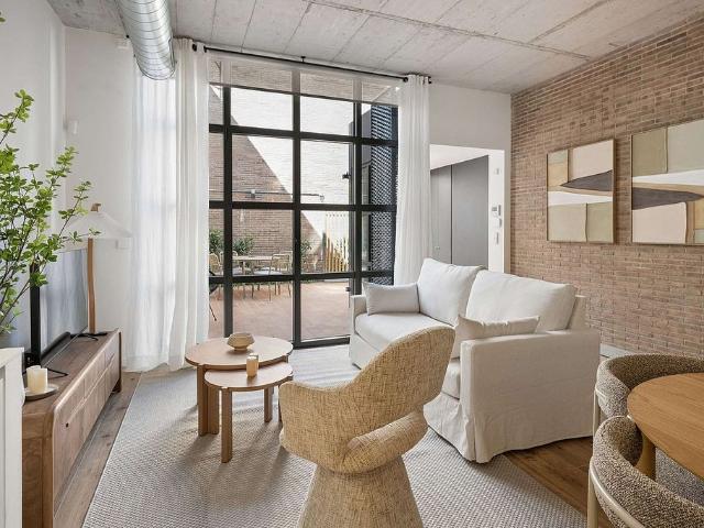 Dúplex en alquiler en calle Del Doctor Trueta, Barcelona, de 99 m² 2 habitaciones por 2.146