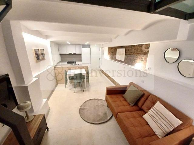 Dúplex en alquiler en calle Del Torrent de L'olla, Barcelona, de 50 m² 1 habitación por 1.300