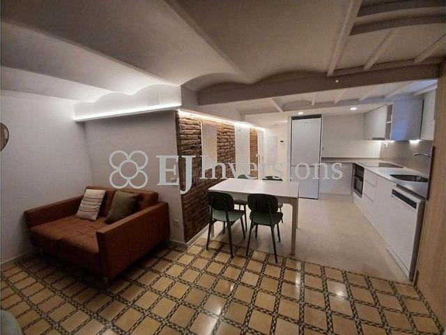 Dúplex en alquiler en calle Del Torrent de L'olla, Barcelona, de 50 m² 2 habitaciones por 1.550