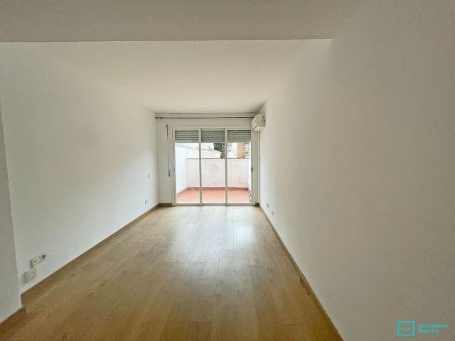 Dúplex en alquiler en calle D'homer, Barcelona, de 56 m² por 1.400