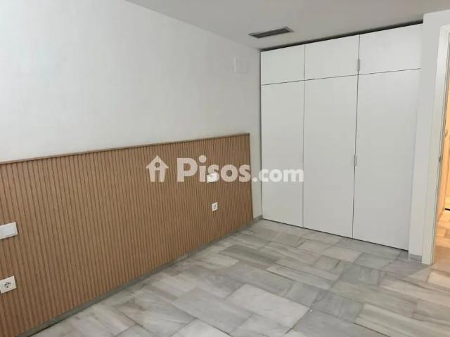 Dúplex en alquiler en Calle San Vicente, cerca de Calle Marqués de la Mina