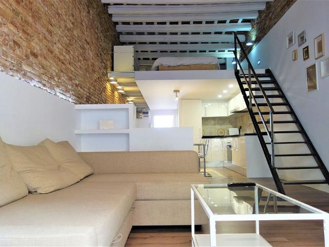 Dúplex en alquiler en calle Penedes, Barcelona, de 56 m² 1 habitación por 1.650