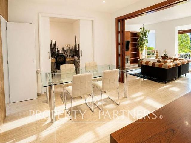 Dúplex en alquiler en pasaje De Forasté, Barcelona, de 173 m² 3 habitaciones por 3.500