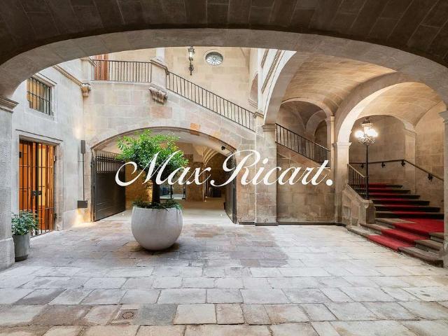 Dúplex en alquiler en plaza De Sant Just, Barcelona, de 264 m² 2 habitaciones por 6.600