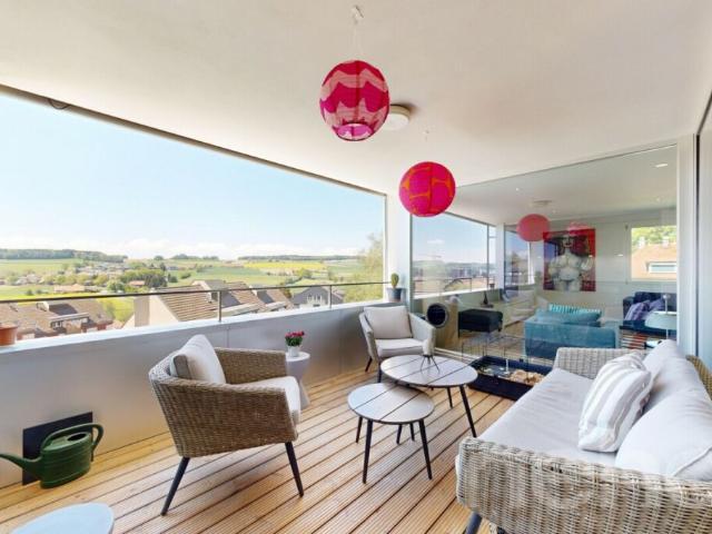 Duplex en attique lumineux avec vue dégagée à deux pas de la gare