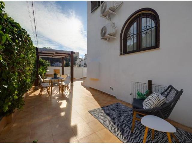 DUPLEX EN ESQUINA + JARDIN+ PARKING + PISCINA