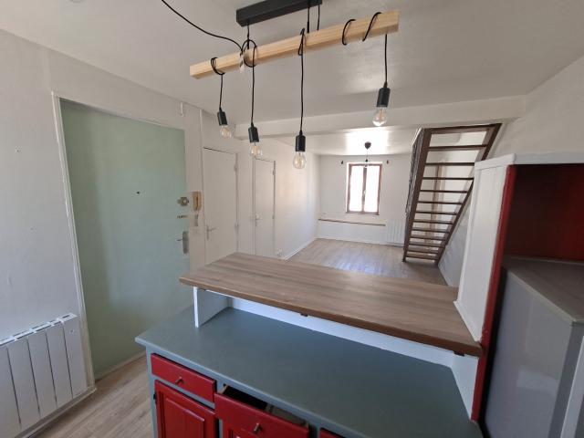 DUPLEX EN MEZZANINE 32.42 M2 SECTEUR AVENUE DE LAON