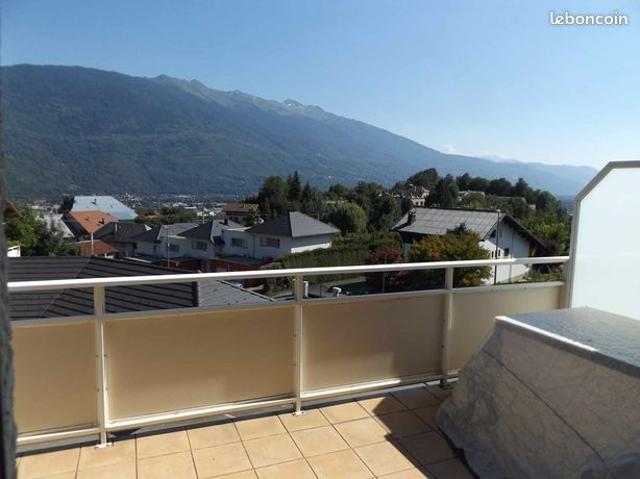 Duplex en situation dominante avec terrasse, cave et garage