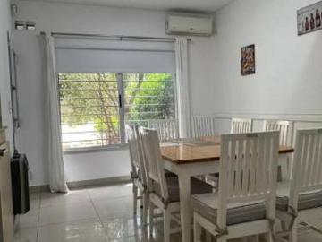 Dúplex en venta 3 Dormitorios 3 Baños Cochera 320Mts2 Ituzaingó