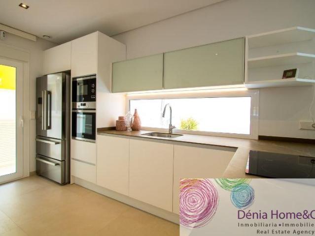 Dúplex en venta con 180 m2, 3 dormitorios en El Montgó Dénia, centro ciudad
