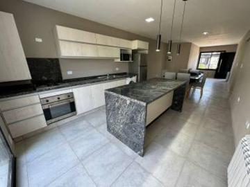 DUPLEX en venta COSTAS De Manantiales. 2dor. 2 baños
