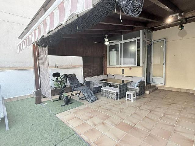 Dúplex en venta en Cornellà de Llobregat, de 114 m² 3 habitaciones por 497.000