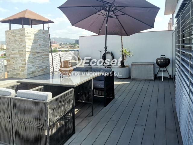 Dúplex en venta en Cornellà de Llobregat, Fontsanta Fatjó. Venta de piso amplio y soleado en Fontsanta Fatjó, Cornellà de Llobregat. Dúplex Cornellà de.