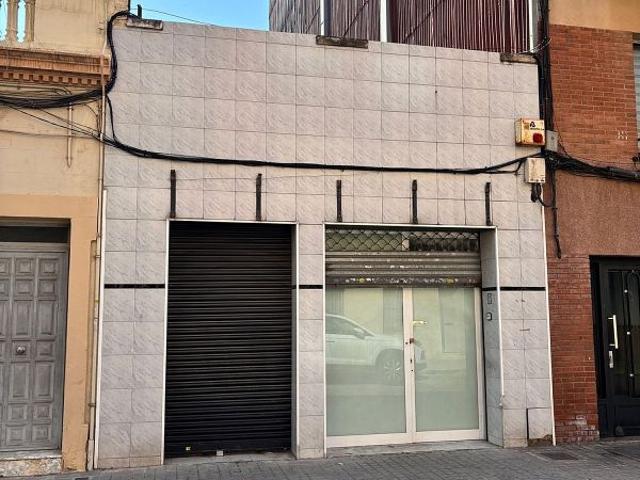 Dúplex en venta en calle Barca, Sant Adrià de Besos, de 246 m² 4 habitaciones por 225.000