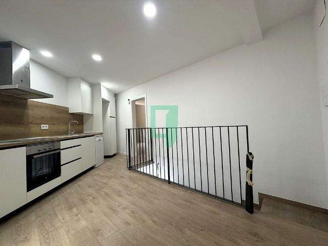 Dúplex en venta en calle De Calderón de la Barca, Badalona, de 83 m² 3 habitaciones por 237.000