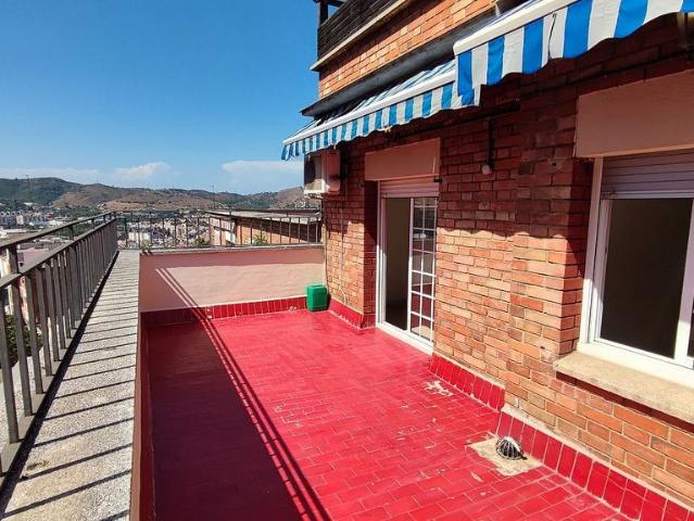 Dúplex en venta en calle De Calderón de la Barca, Barcelona, de 92 m² 4 habitaciones por 400.000