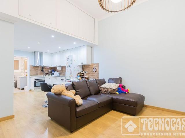 Dúplex en venta en calle De Campins, Barcelona, de 121 m² por 199.900 €
