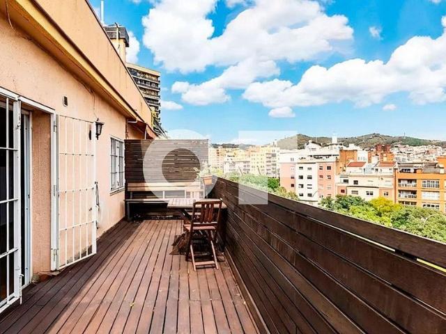 Dúplex en venta en calle De Felip II, Barcelona, de 90 m² 3 habitaciones por 690.000