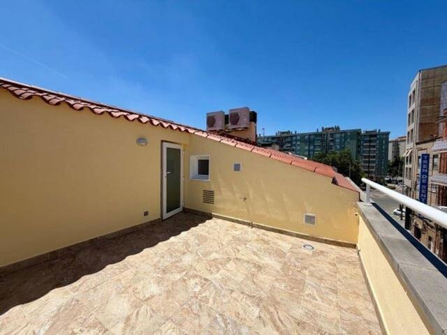 Dúplex en venta en calle De Francesc Bellapart, Sabadell, de 80 m² 2 habitaciones por 285.000
