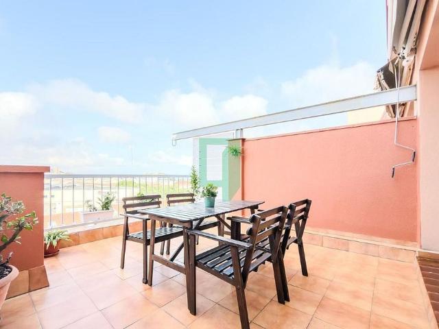 Dúplex en venta en calle De Jaume Ribó, Badalona, de 100 m² 4 habitaciones por 420.000