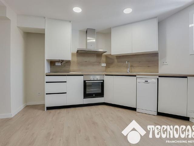 Dúplex en venta en calle De Julián Gayarre, Badalona, de 75 m² 2 habitaciones por 229.900