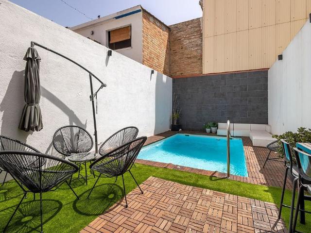 Dúplex en venta en calle De L'ateneu, Sant Feliu de Llobregat, de 100 m² 3 habitaciones por 749.000