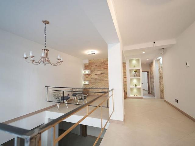 Dúplex en venta en calle De la Concòrdia, Barcelona, de 124 m² 4 habitaciones por 395.000